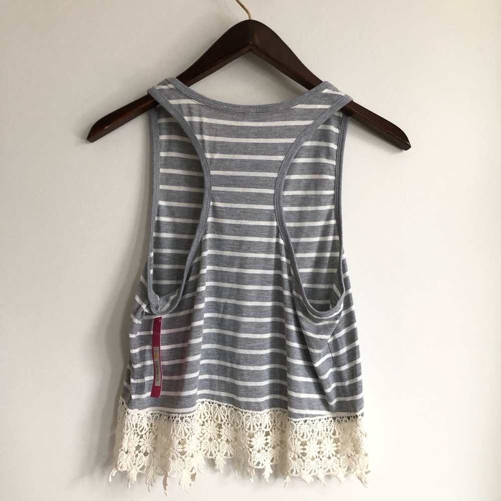 🌿3 for $20 Lace Trim Racerback Crop Top - Picture 5 of 7